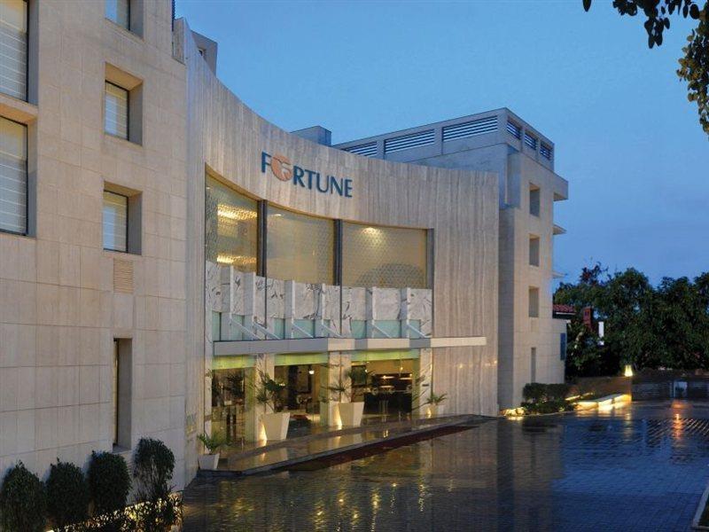 Fortune Sector 27, Noida - Member Itc Hotels' Group Exteriör bild