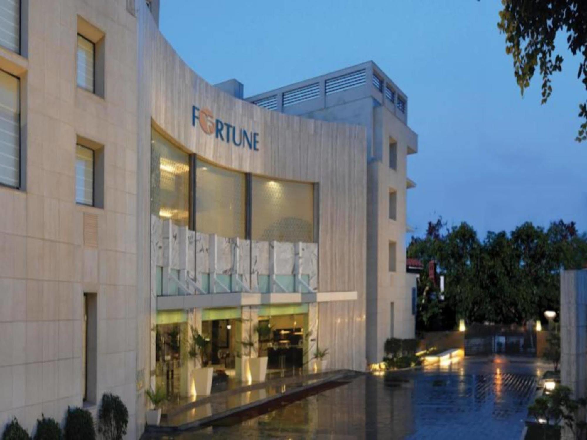 Fortune Sector 27, Noida - Member Itc Hotels' Group Exteriör bild